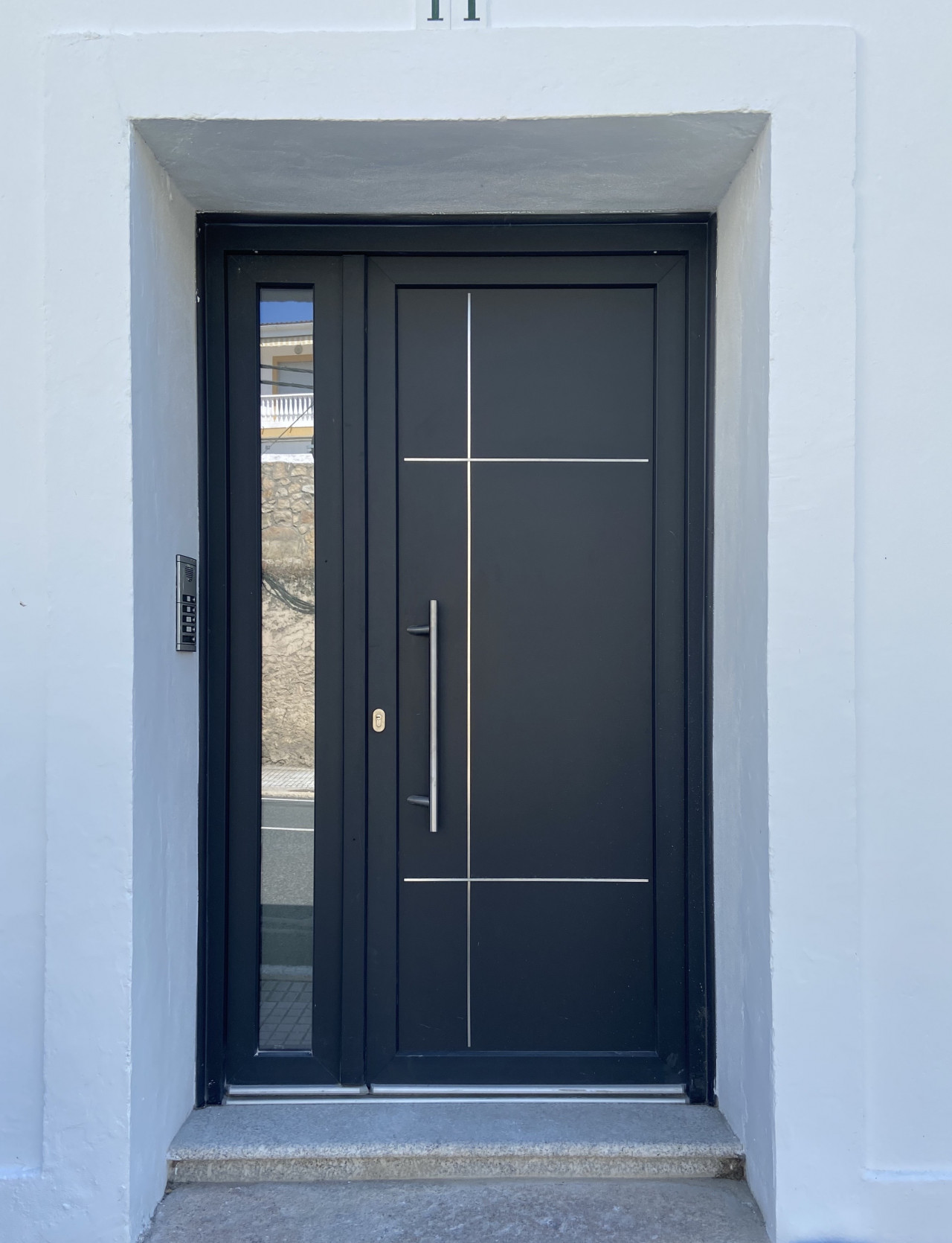 Puerta postigo.Pvc Kommerling Eurofutur  Puertas de pvc exterior, Puertas  de aluminio, Puertas de aluminio exterior